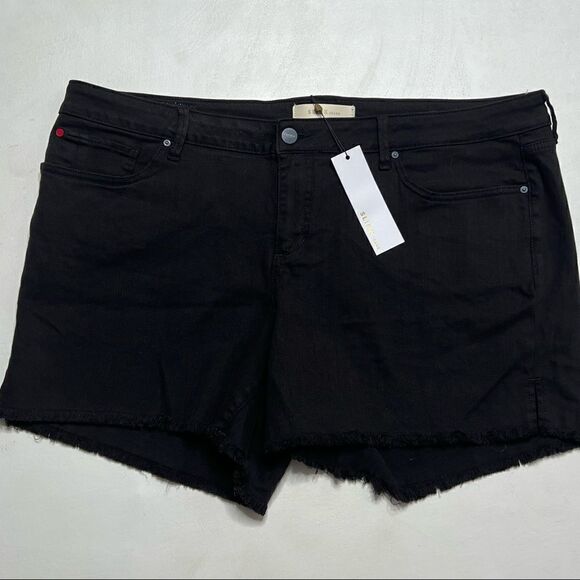 Slink Jeans | NWT Black Curvy Raw Hem Jean Shorts - Picture 1 of 7